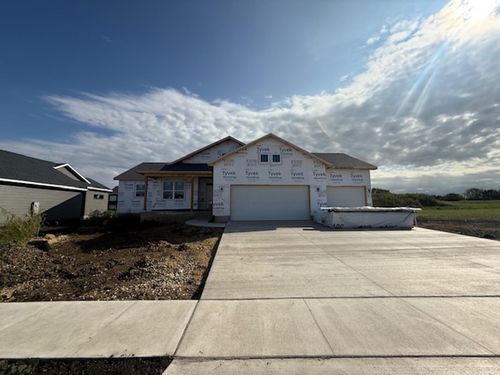 2736 Amber Valley Rd, Cedar Falls, IA, 50613-2308 | Card Image