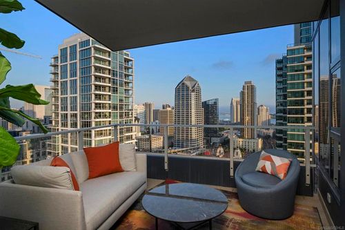 2704-1325 Pacific Hwy., San Diego, CA, 92101 | Card Image