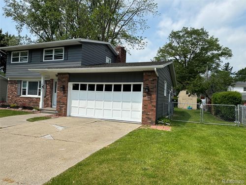 958 Virginia Ave, Marysville, MI, 48040-1535 | Card Image