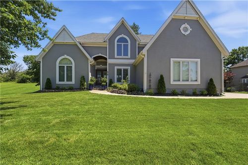 579 N Winnebago Dr, Lake Winnebago, MO, 64034-9400 | Card Image