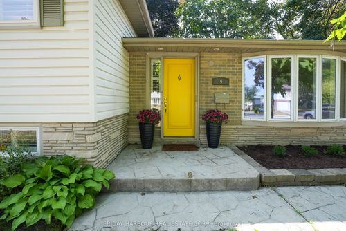 9 Meadowland Ave, Barrie, ON, L4N2Y3 | Card Image