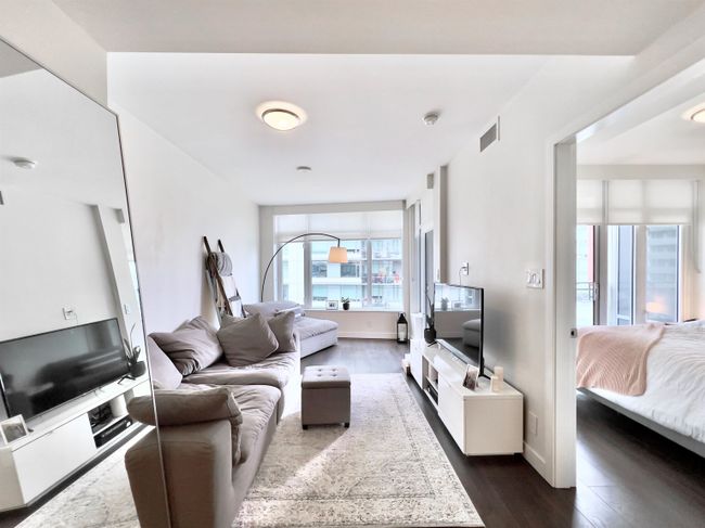 801 - 111 E 1 St Avenue, Condo with 1 bedrooms, 1 bathrooms and 1 parking in Vancouver BC | Image 7