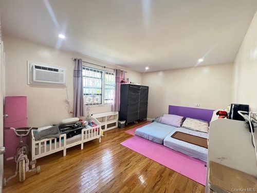 a-69 136th St, Flushing, NY, 11367-1627 | Card Image