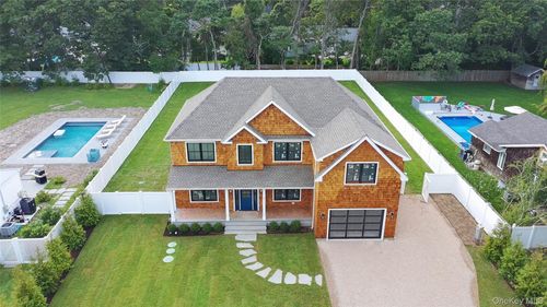 17 Nidzyn Ave, Remsenburg, NY, 11960-2056 | Card Image