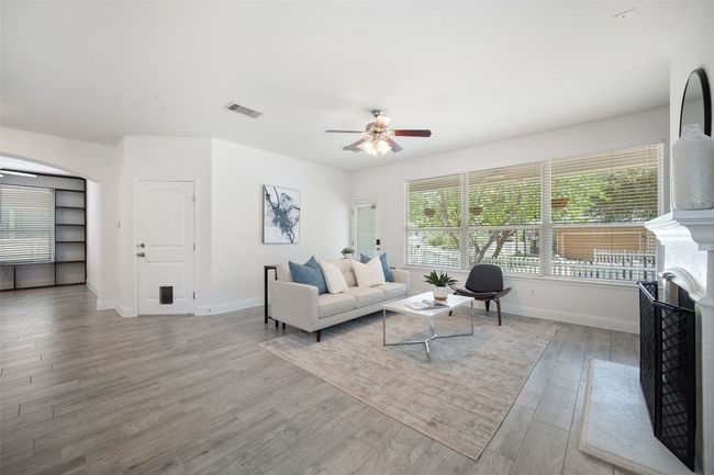 206 Skinner, House other with 3 bedrooms, 3 bathrooms and 4 parking in Kyle TX | Image 8