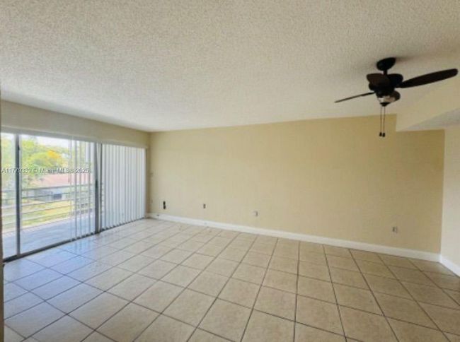 APT-315 - 4215 University Dr, Condo with 2 bedrooms, 2 bathrooms and null parking in Sunrise FL | Image 7