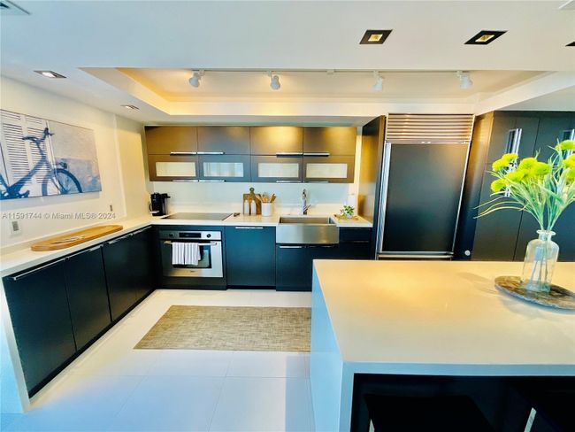 APT-11B - 881 Ocean Dr, Condo with 2 bedrooms, 2 bathrooms and null parking in Key Biscayne FL | Image 32