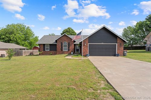 701 E 10th St, Grove, OK, 74344-2968 | Card Image