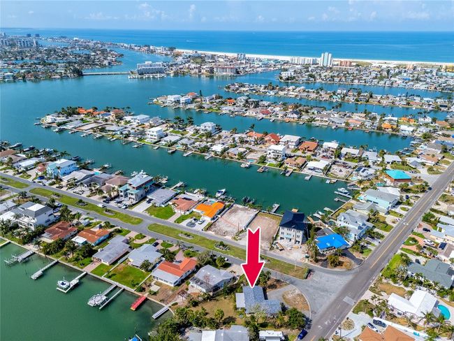 11465 7 Th St E, House other with 2 bedrooms, 2 bathrooms and null parking in Treasure Island FL | Image 4
