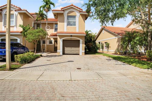5541 Nw 90th Ter, Sunrise, FL, 33351-7774 | Card Image