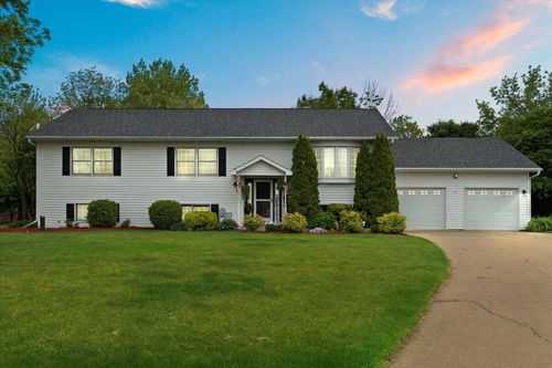 207 Christie Court, Twin Lakes, WI, 53181 | Card Image