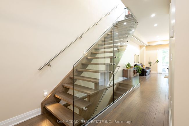 35A Broadview Ave, House attached with 3 bedrooms, 5 bathrooms and 2 parking in Mississauga ON | Image 7
