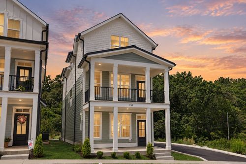135 Stella Dr, Nashville, TN, 37209-3076 | Card Image