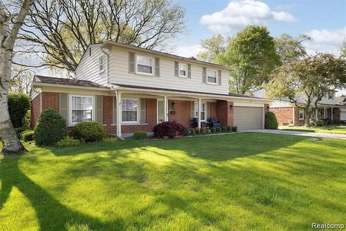 15589 Ashurst St, Livonia, MI, 48154-2605 | Card Image