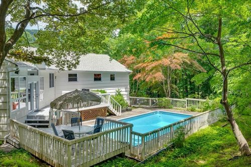 205 Radcliff Dr, Nyack, NY, 10960-1011 | Card Image