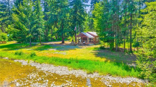 561 Sun Island Dr, Easton, WA, 98925-5904 | Card Image
