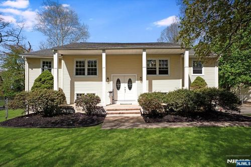 26 Meslar Rd, Morris Plains, NJ, 07950-1616 | Card Image