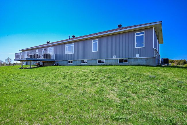 2064 Rosedale Road N, House other with 3 bedrooms, 3 bathrooms and 6 parking in Montague ON | Image 46