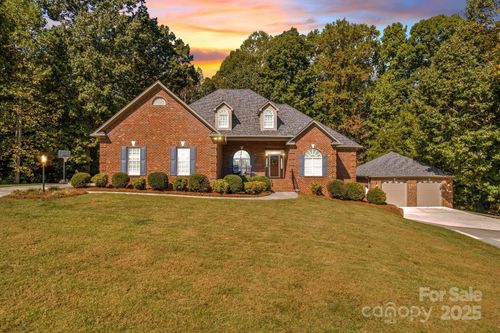 100 Burkeview Ct, Lexington, NC, 27295-8912 | Card Image