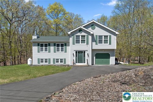 511 Lakeside Dr, East Stroudsburg, PA, 18301-6822 | Card Image