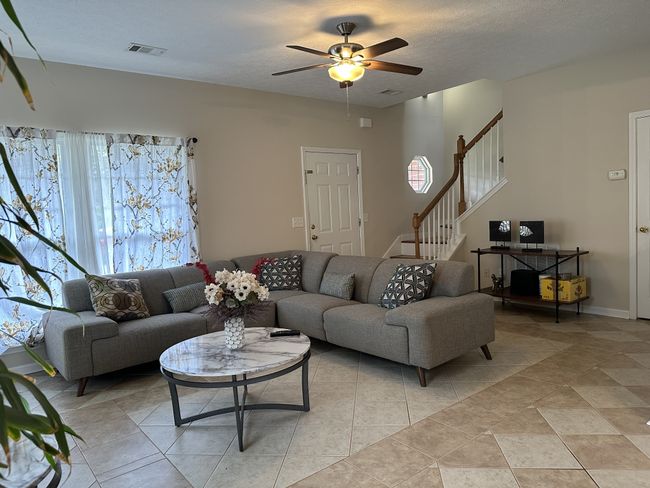 Living room facing entrance | Image 4