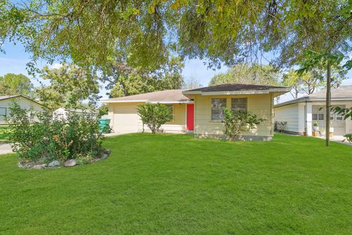 306 Pear St, La Marque, TX, 77568-6244 | Card Image