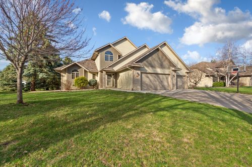 1526 Castle Dr, North Mankato, MN, 56003-1501 | Card Image