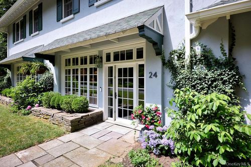 24 Acoma Rd, Tuxedo Park, NY, 10987-4258 | Card Image