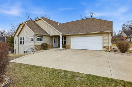 3801 Willowbend Ct Ne, Cedar Rapids, IA, 52411-6536 | Card Image