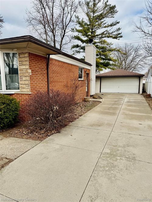 24522 Hass St, Dearborn Heights, MI, 48127-3146 | Card Image