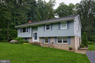 5487 Mountainview Drive, House other with 3 bedrooms, 1 bathrooms and null parking in GAP PA | Image 2