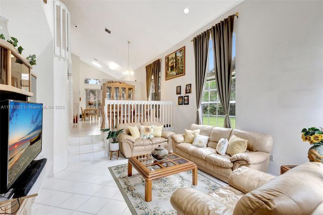 251 Saratoga Blvd E, House other with 4 bedrooms, 3 bathrooms and null parking in Royal Palm Beach FL | Image 4