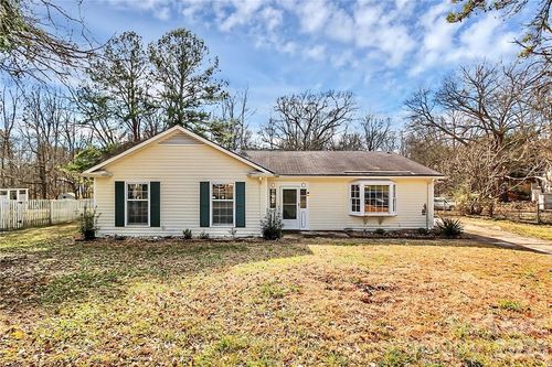 8729 Timbercrest Cir, Charlotte, NC, 28226-4698 | Card Image