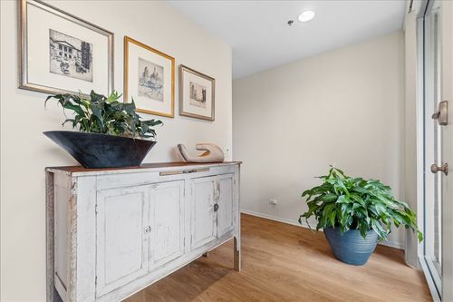 1040 Arbor Ln, Northfield, IL, 60093-3375 | Card Image