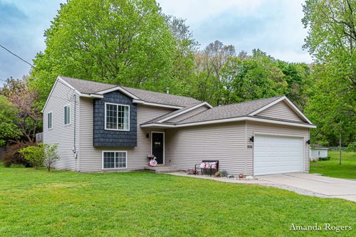 806 Grindle Dr, Lowell, MI, 49331-9326 | Card Image