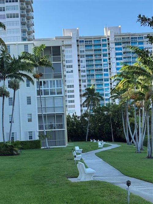 g414-2859 Leonard Dr, Aventura, FL, 33160-3934 | Card Image