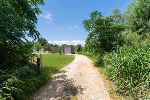 9195 S Loop 1604 E, Elmendorf, TX, 78112-9814 | Card Image