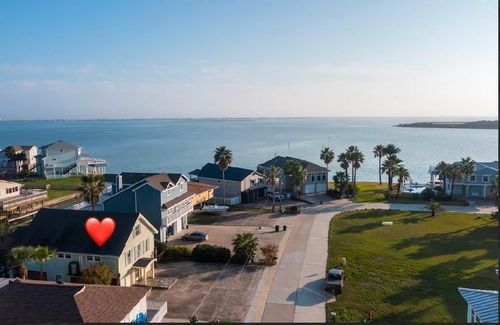 146 Tamana Dr, Tiki Island, TX, 77554-7133 | Card Image