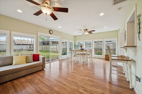 6319 Crestside Dr, Pasadena, TX, 77505-2525 | Card Image
