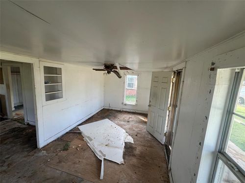 320 E 1st St, Stroud, OK, 74079-4209 | Card Image