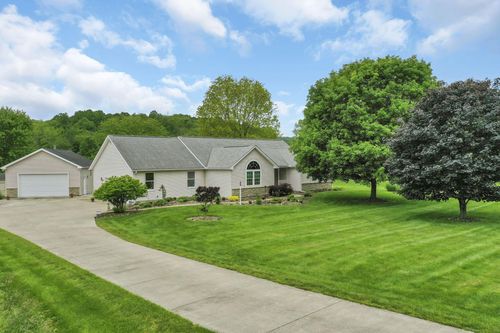 4700 Chestnut Hills Rd, Newark, OH, 43055-9457 | Card Image
