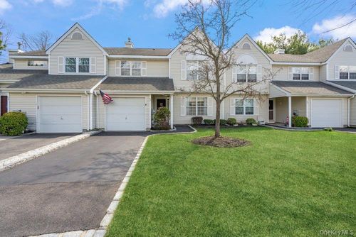 62 Mystic Cir, Bay Shore, NY, 11706-7143 | Card Image