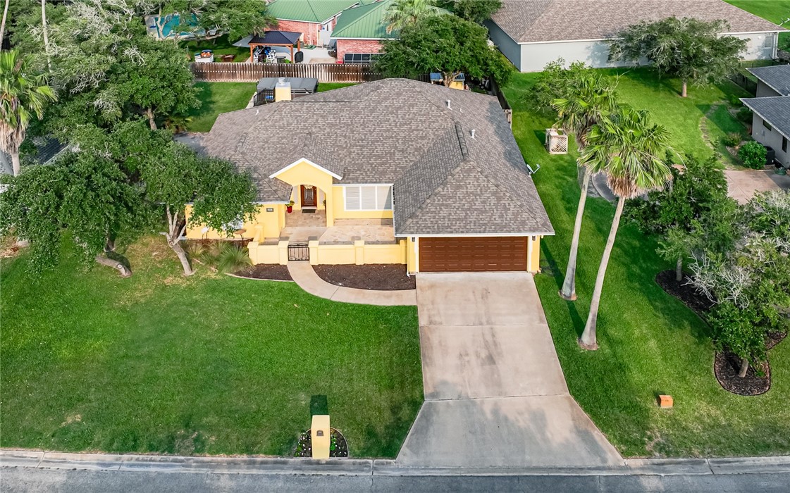 Lakewood St, Rockport, TX 78382
