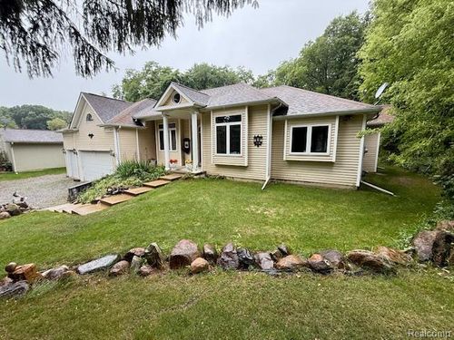 889 Cronkite Dr, Lake Orion, MI, 48362-1619 | Card Image