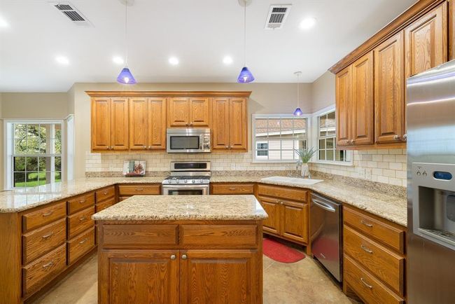 10565 N Highway 77, House other with 3 bedrooms, 3 bathrooms and 4 parking in Lexington TX | Image 9