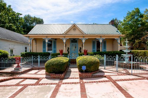 315 W 12th St, Columbia, TN, 38401-3615 | Card Image