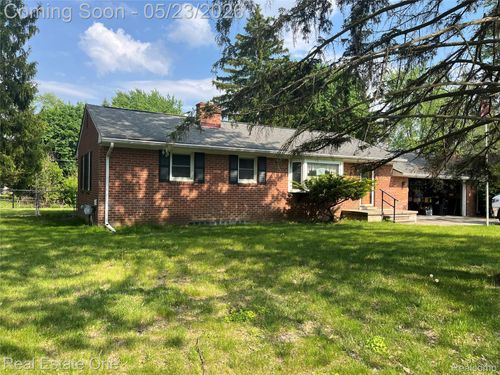 225 Juniper St, Auburn Hills, MI, 48326-3237 | Card Image