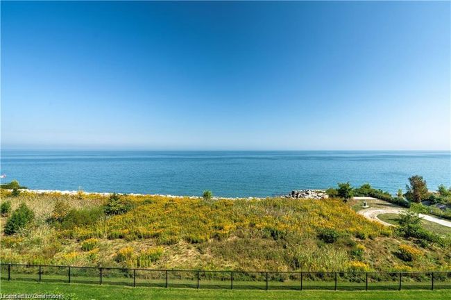 404 - 35 Southshore Cres, House attached with 2 bedrooms, 2 bathrooms and 2 parking in Stoney Creek ON | Image 8