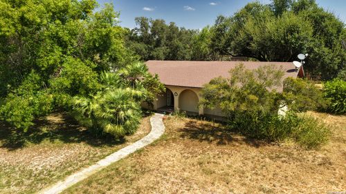 116 E Bluebonnet Dr, Uvalde, TX, 78801-6307 | Card Image