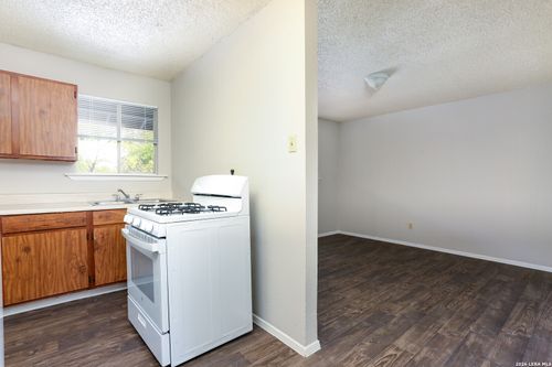 102 E Cheryl Dr, San Antonio, TX, 78228-3000 | Card Image